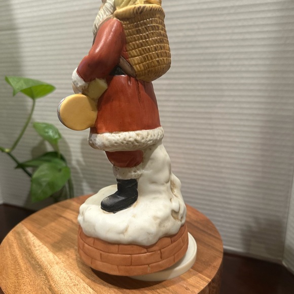 Vintage Revolving Music Box Santa Claus Plays Wish You A Merry Christmas - Picture 3 of 10